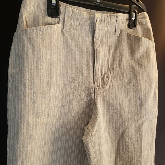 GLORIA VANDERBILT Women Size 4 Tan & White Pinstripe Capris Pants, GUC - Picture 7 of 14